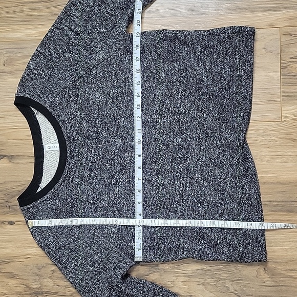 Fabletics Black White Marled Overlap Trim Sweatershirt - Picture 6 of 9